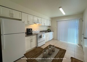 764 E Swain Road in Stockton, CA - Building Photo - Building Photo