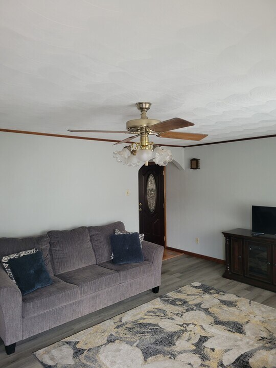 5411 Starling Dr in Charleston, WV - Building Photo