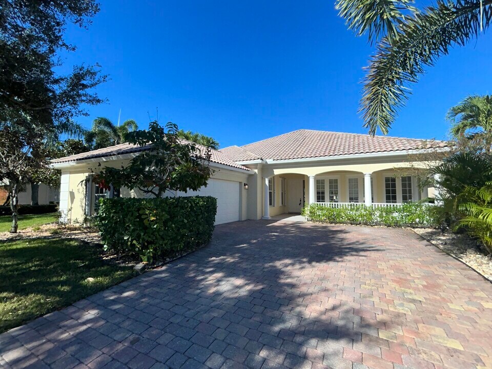 8455 Belize Pl in Wellington, FL - Building Photo
