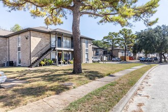 Greenbriar on the Bayou in Houston, TX - Building Photo - Building Photo