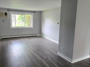8306 Woodland Dr in Darien, IL - Building Photo - Building Photo