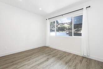 3208 Larissa Dr in Los Angeles, CA - Building Photo - Building Photo