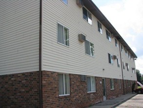 Bardaville Apartments in Lansing, MI - Building Photo - Building Photo