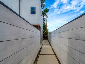6639 Yolanda Ave in Los Angeles, CA - Building Photo - Building Photo