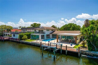 1025 Diplomat Pkwy in Hollywood, FL - Building Photo - Building Photo