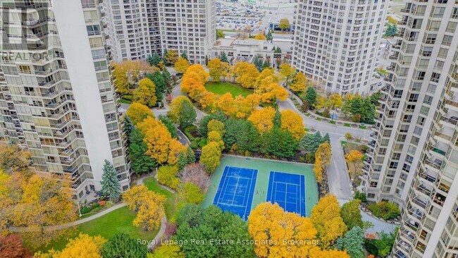 property at 25 Kingsbridge Garden Cir