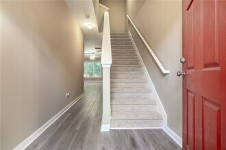 3284 Sheffield Cir in Decatur, GA - Foto de edificio - Building Photo