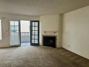 5655 Riley St in San Diego, CA - Foto de edificio - Building Photo