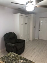 2020 Lee Dr in Valrico, FL - Foto de edificio - Building Photo