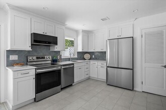 64 Old Depot Rd in Quogue, NY - Building Photo - Building Photo
