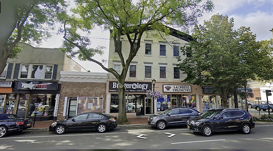 308 Main St, Unit 3E in Huntington, NY - Building Photo