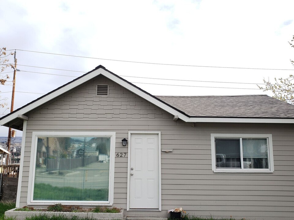627 S Mission St in Wenatchee, WA - Building Photo