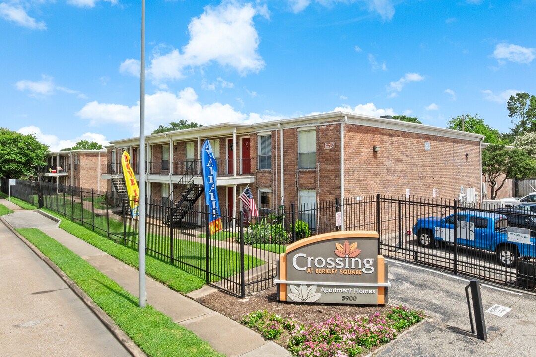 Crossings at Berkley Square in Houston, TX - Foto de edificio