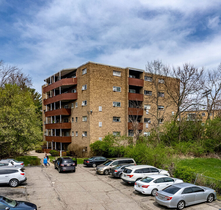 Dina Towers in Cheviot, OH - Building Photo