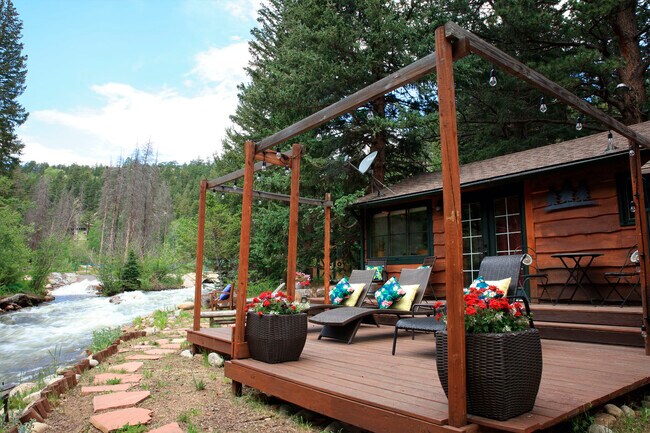 property at 2927 Riverside Dr