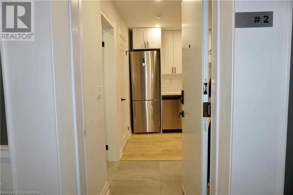 588 Barton St E in Hamilton, ON - Building Photo