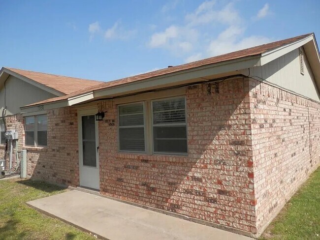 property at 7938 NW Crossland Cir