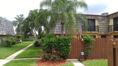 703 Springdale Cir in Palm Springs, FL - Building Photo - Building Photo