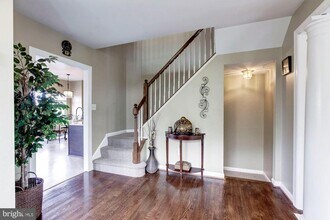 13724 Valley Oak Cir in Rockville, MD - Building Photo - Building Photo