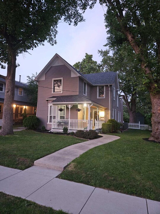 220 Hoffman St in Crown Point, IN - Building Photo