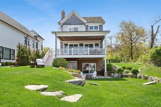 938 Sound Shore Rd in Riverhead, NY - Building Photo - Building Photo