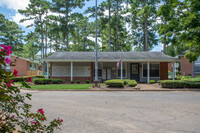 Summer Tree in Albany, GA - Building Photo - Building Photo