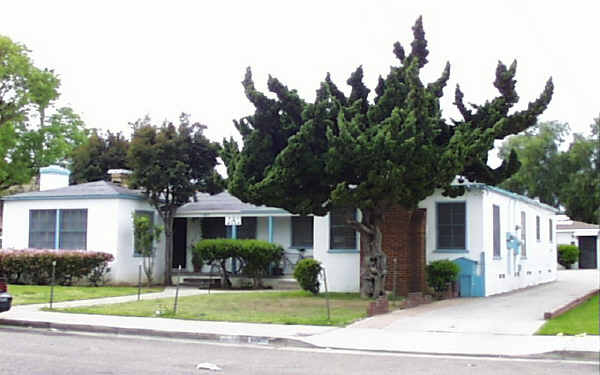 118 Garrett Ave in Chula Vista, CA - Foto de edificio