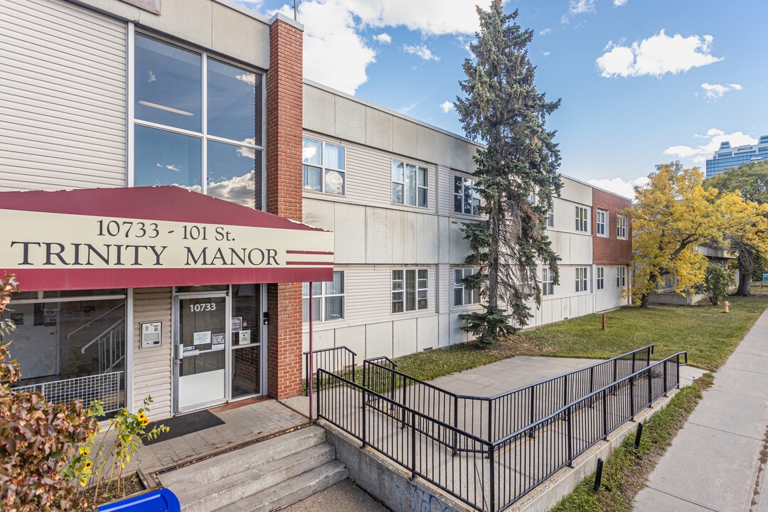 Trinity Manor in Edmonton, AB - Building Photo