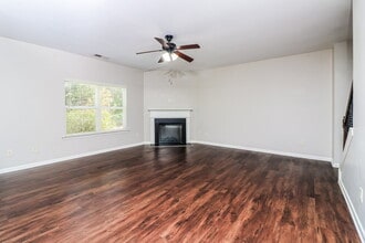 119 Cessna Dr in Canton, GA - Foto de edificio - Building Photo