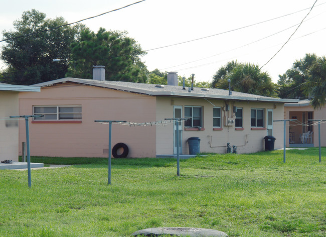 824 Clark Ct in Cocoa, FL - Foto de edificio - Building Photo