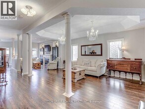 30 Lacona Crescent in Richmond Hill, ON - Building Photo - Building Photo