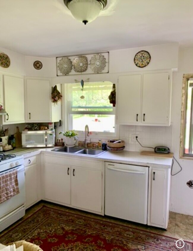 467 Troy Rd, Unit Apartment 1 in Ithaca, NY - Building Photo - Building Photo