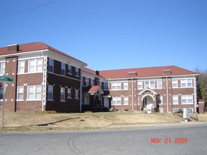 Highfill Court & East Drive Apartments in Oklahoma City, OK - Foto de edificio - Building Photo