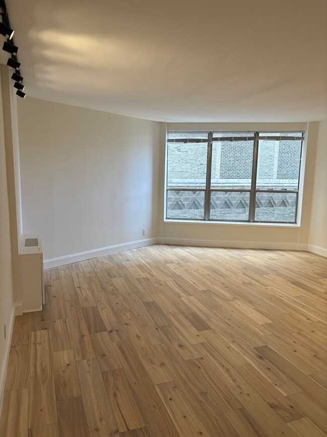 226 W Rittenhouse Sq, Unit 2202 in Philadelphia, PA - Building Photo - Building Photo