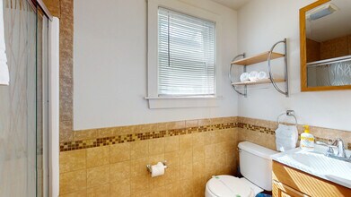 29 Montgomery St, Unit 1 in Cambridge, MA - Foto de edificio - Building Photo