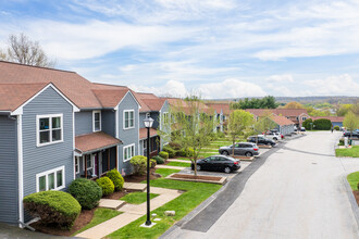 Valley View in Cumberland, RI - Foto de edificio - Building Photo