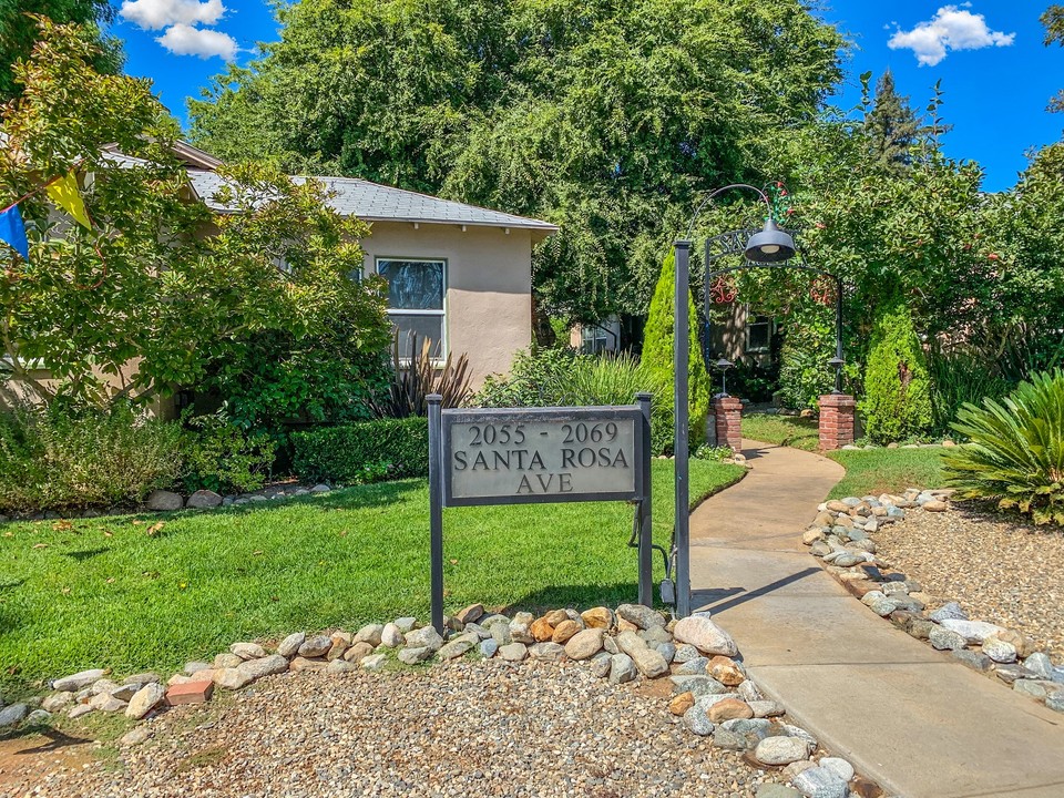 2055 Santa Rosa Ave in Altadena, CA - Building Photo