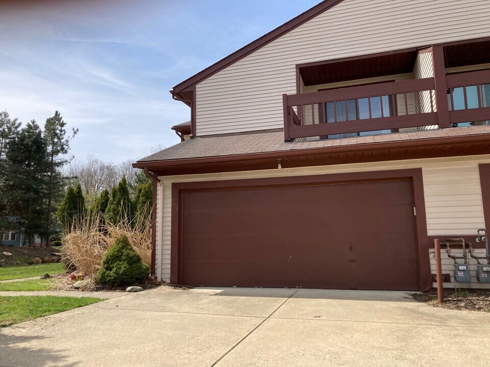 663 Allison Dr in Richmond Heights, OH - Building Photo