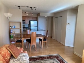 7500 Woodmont Ave in Bethesda, MD - Foto de edificio - Building Photo