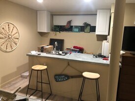 25 Nut Island Ave, Unit 1 in Quincy, MA - Building Photo