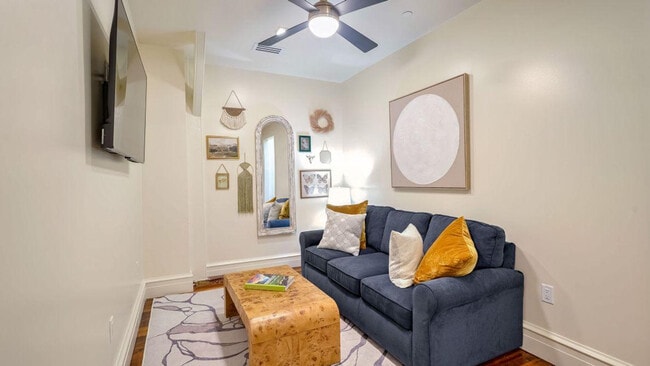 property at 604 Baronne St