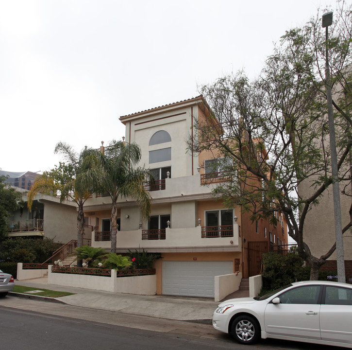 11910 Goshen Ave in Los Angeles, CA - Building Photo