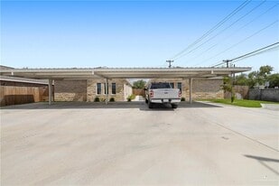 9 N Hester St in Edinburg, TX - Building Photo