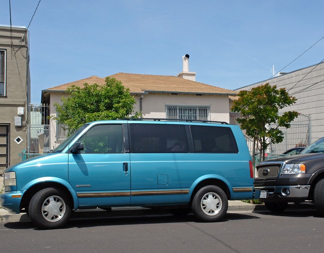 240 Oriente St in Daly City, CA - Building Photo - Building Photo