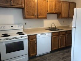 21 Mountain View Terrace in Winchester, CT - Building Photo