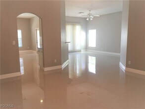 9019 Gladiolus Preserve Cir in Ft. Myers, FL - Foto de edificio - Building Photo