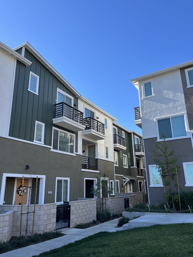 property at 1475 Sandbar Ln