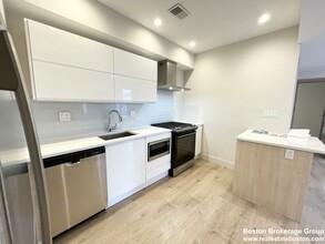 118 Buttonwood St, Unit 2 in Boston, MA - Building Photo - Building Photo