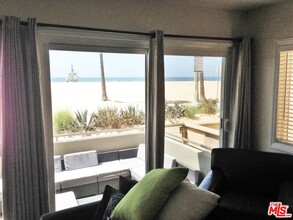 3005 Ocean Front Walk-Unit -A in Los Angeles, CA - Foto de edificio - Building Photo