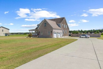 112 Cherry Grove Dr in Richlands, NC - Building Photo - Building Photo